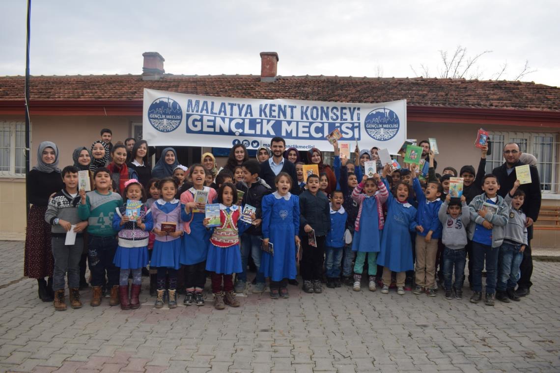 Gençlik Meclisi Suluköy İlkokulu’na Kitap Desteğinde Bulundu