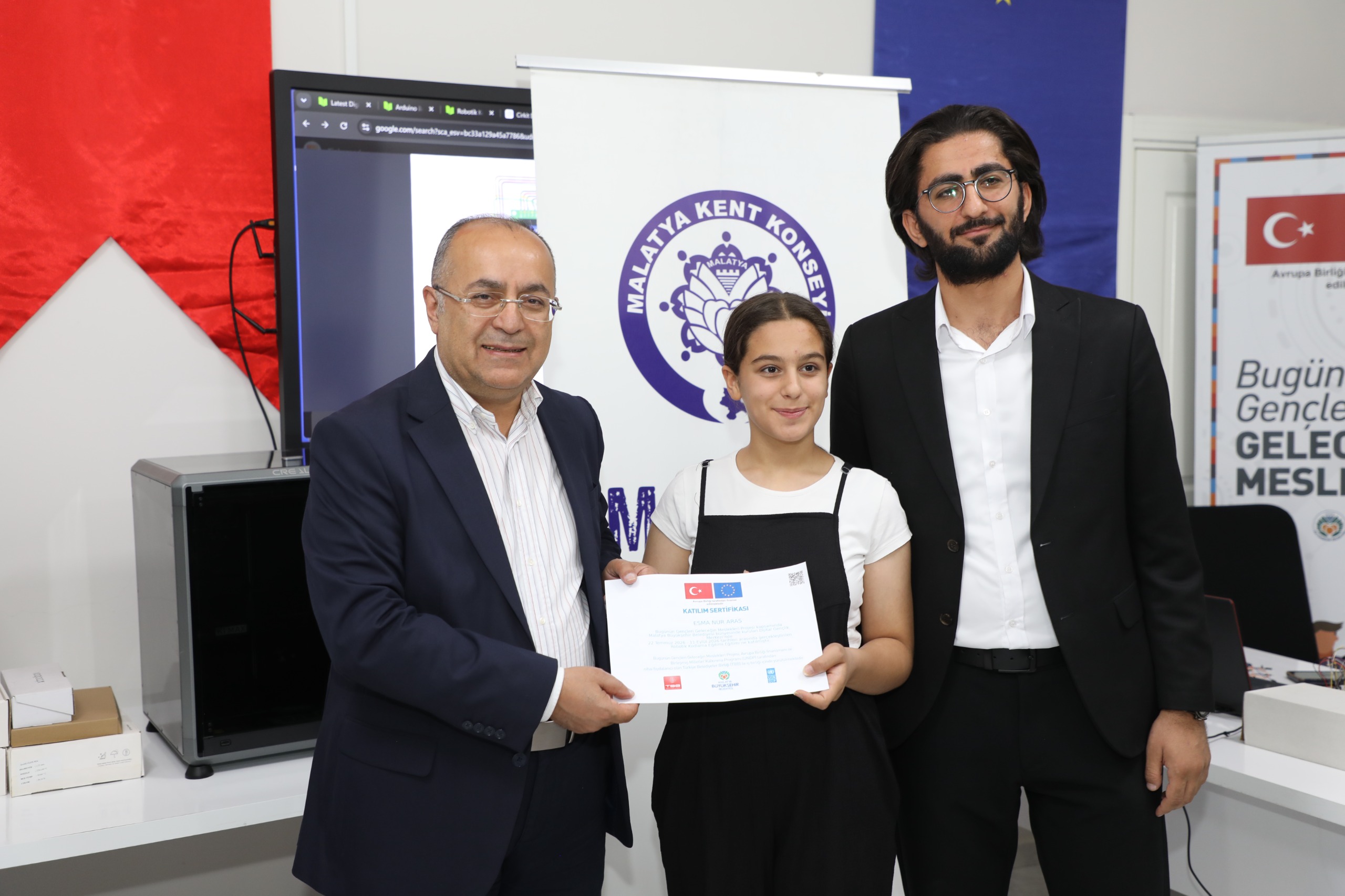 MALATYA’DA GELECEĞİN TEKNOLOJİSİNİ KODLAYAN ÇOCUKLAR MEZUN OLDU