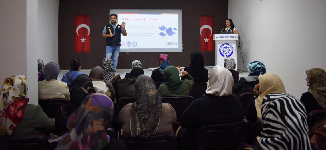Malatya Kent Konseyi Kadın Meclisi Üyelerine Siber Güvenlik Eğitimi Verildi