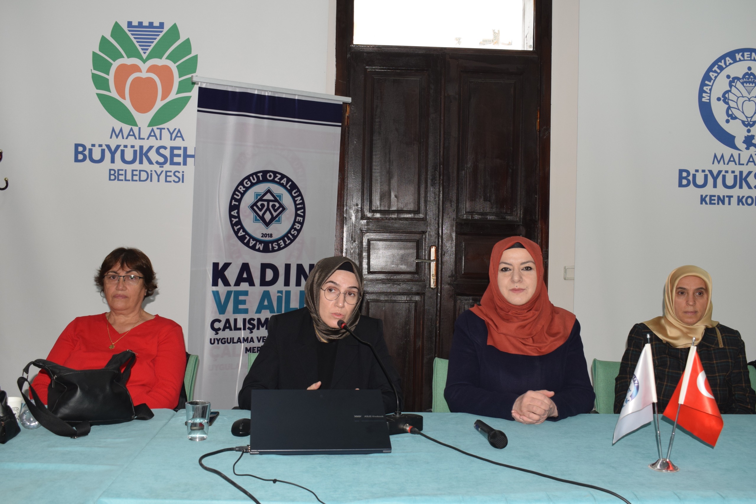 Geçmişten Günümüze Kadın Algısı Konferansı Gerçekleştirildi