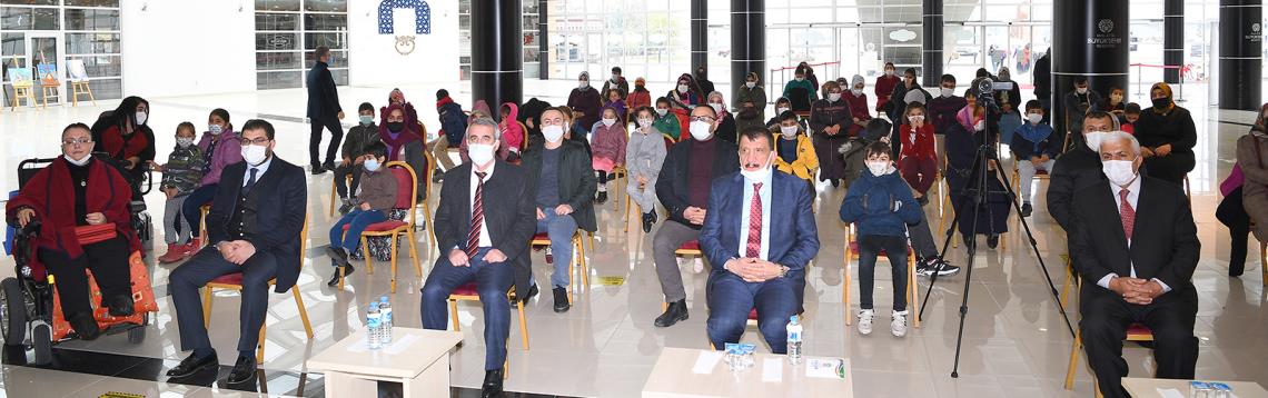 Engelli ve Engelli Yakını Ailelere Kışlık Kıyafet Yardımı
