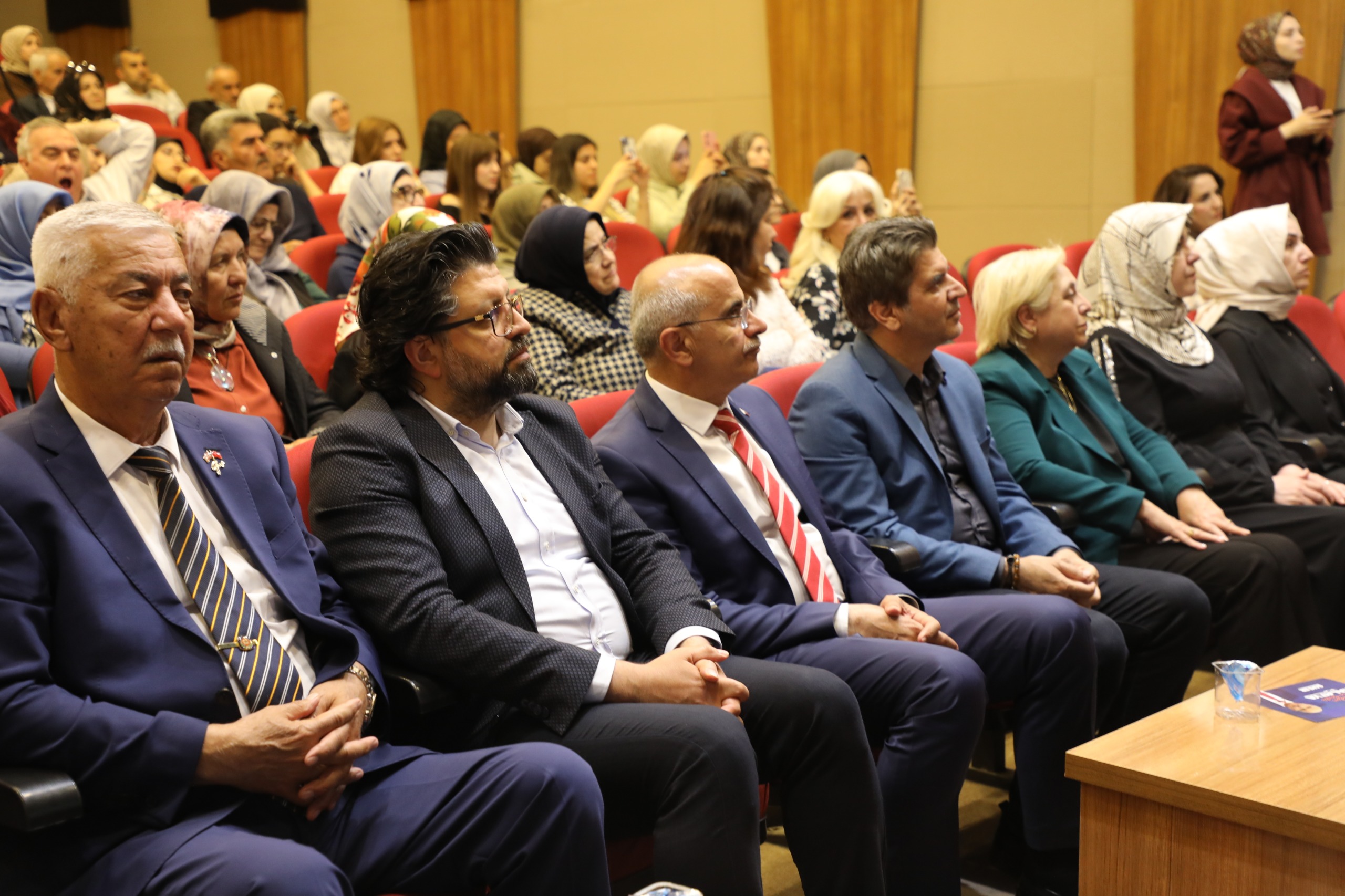 Dönüşen Dünyada Ailenin Geleceği Konulu Çalıştay Düzenlendi