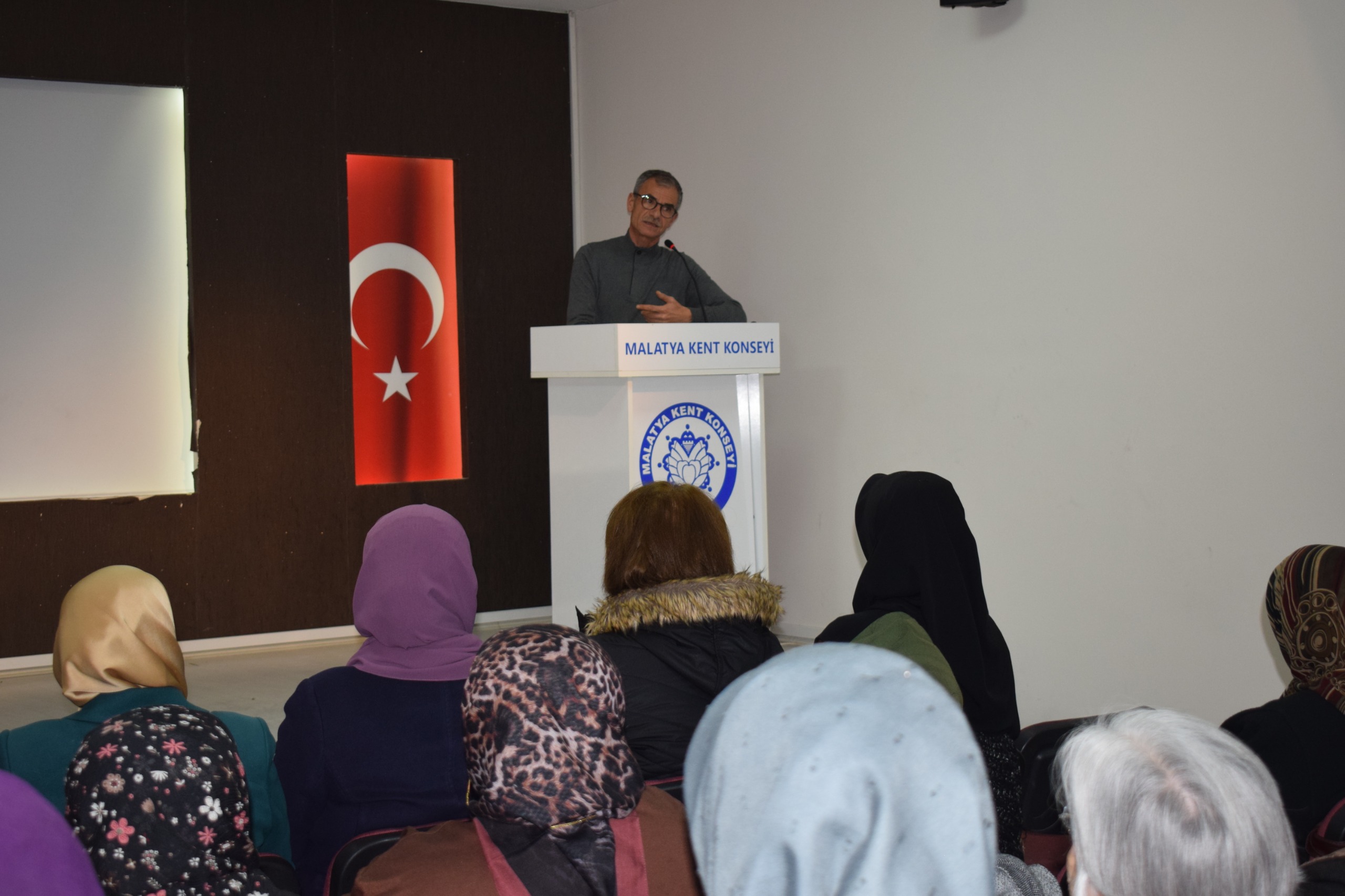 Dijital Dünyada Ebeveyn Olmak Konferansı Düzenlendi