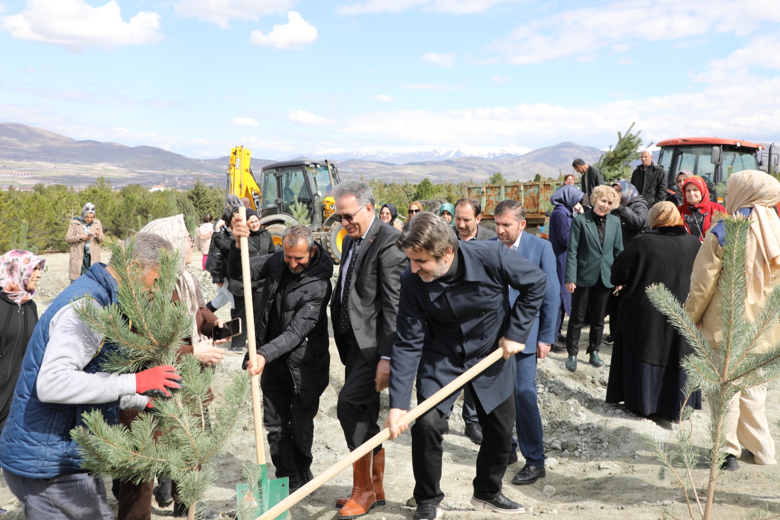“Kadınlarla El Ele Bir Fidan Bin Nefes” Fidan Dikim Töreni Gerçekleştirildi