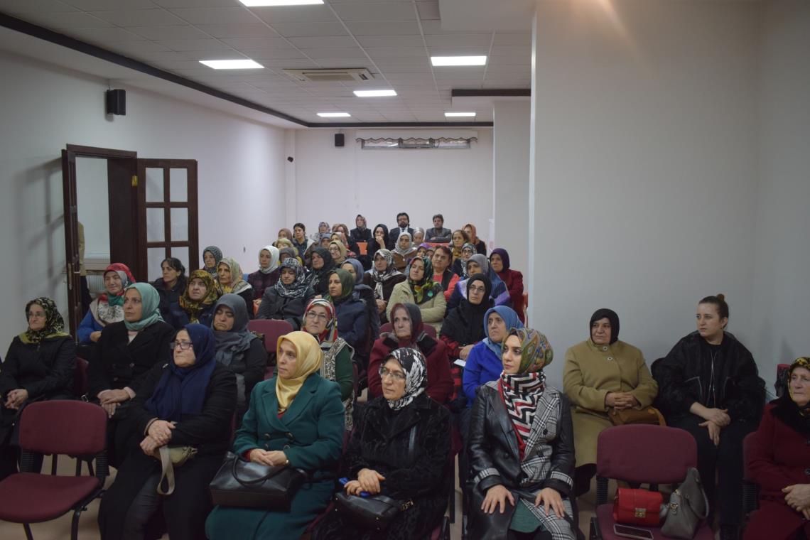 Kadın Akademisi Programının İlk Dersi “Medya Okuryazarlığı” Gerçekleştirildi