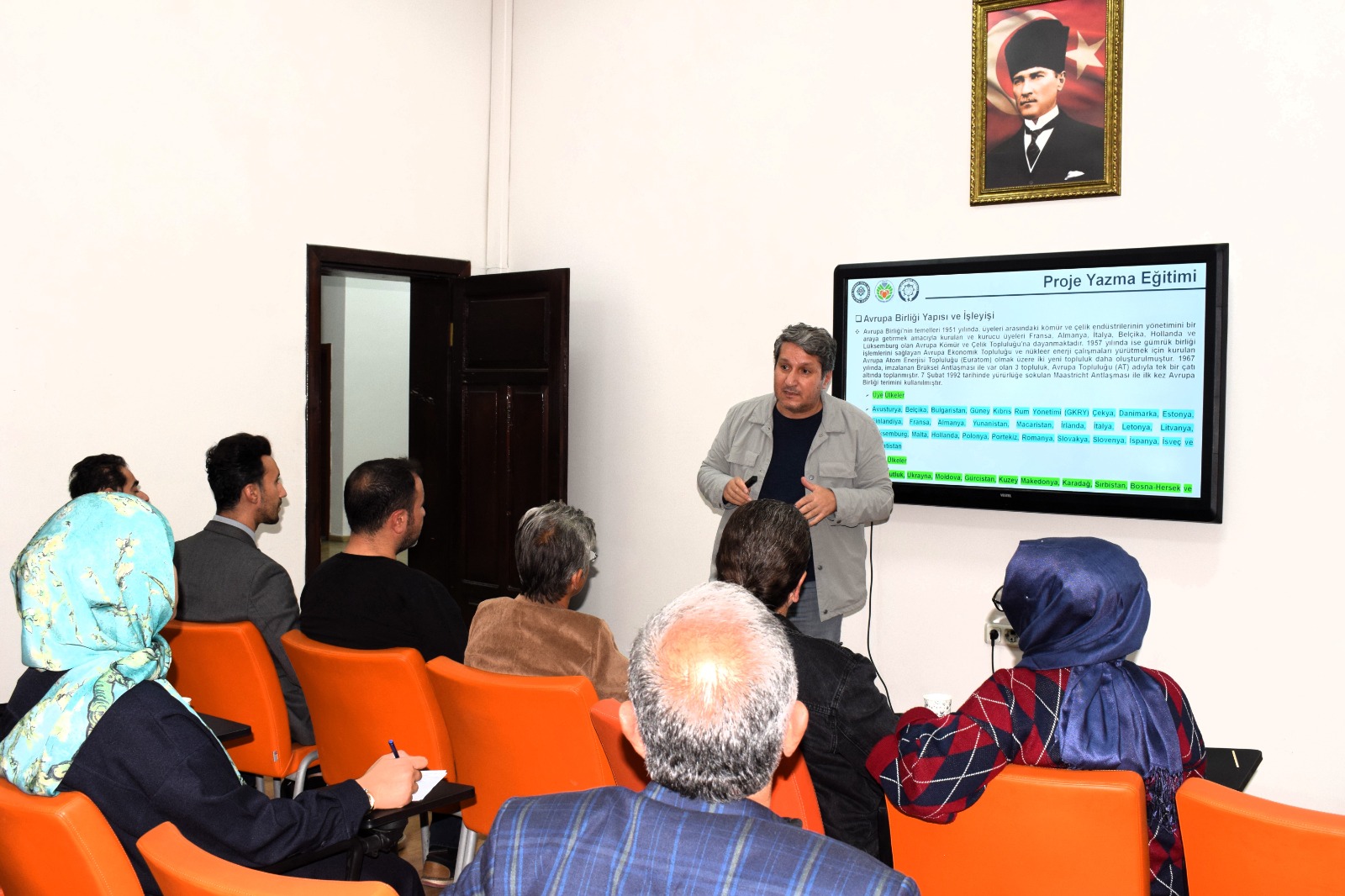 Sivil Toplum Atölyelerinde  “STK’larda Proje Hazırlama Programları ve Finansal Sürdürülebilirlik” konusu ele alındı