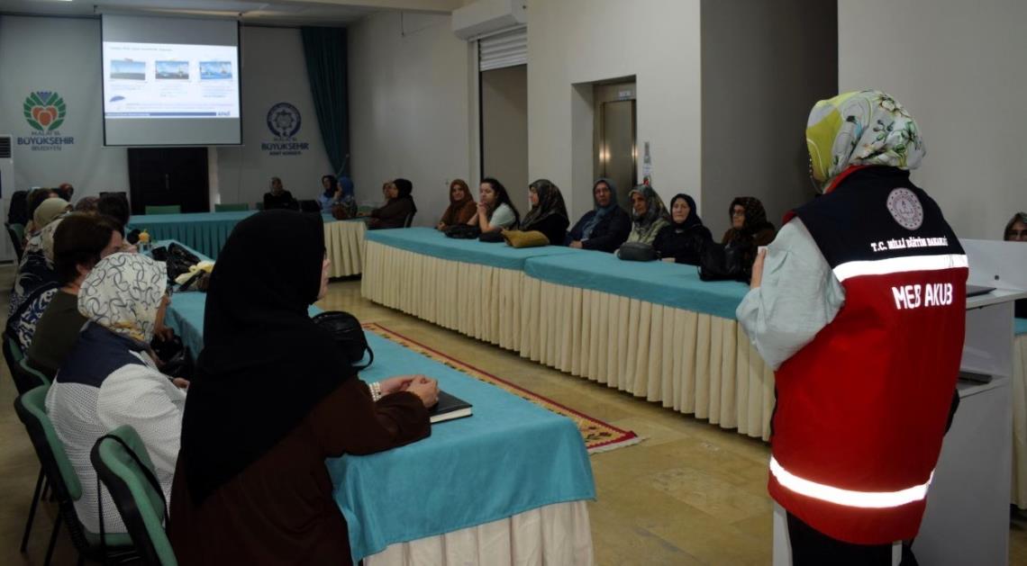 Malatya Kent Konseyi Kadın Meclisi’nden Hayati Etkinlik: "Afet Farkındalık Eğitimi" Gerçekleştirildi