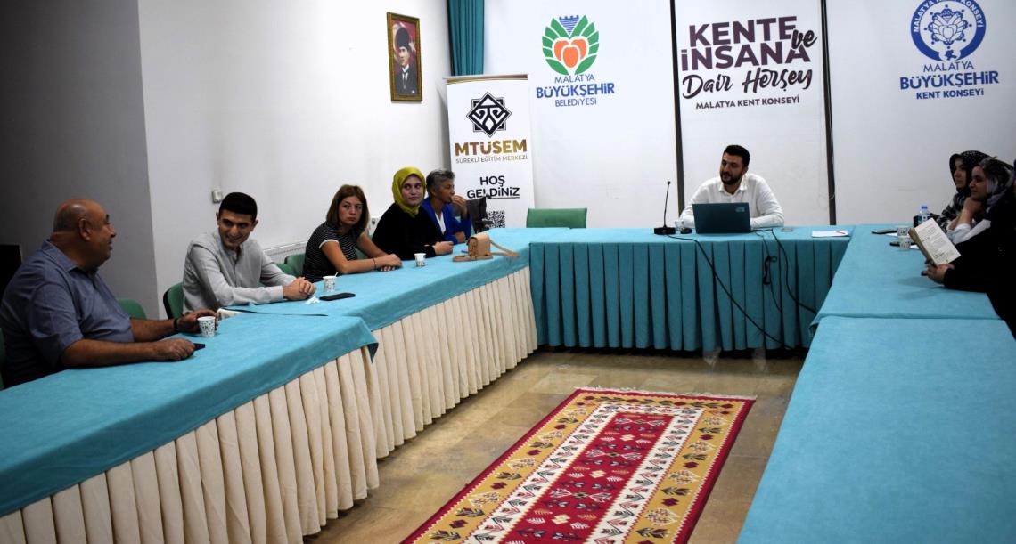 Sivil Toplum Atölyeleri’nin Üçüncü Dersinde “STK’da Kriz Yönetimi” konusu ele alındı