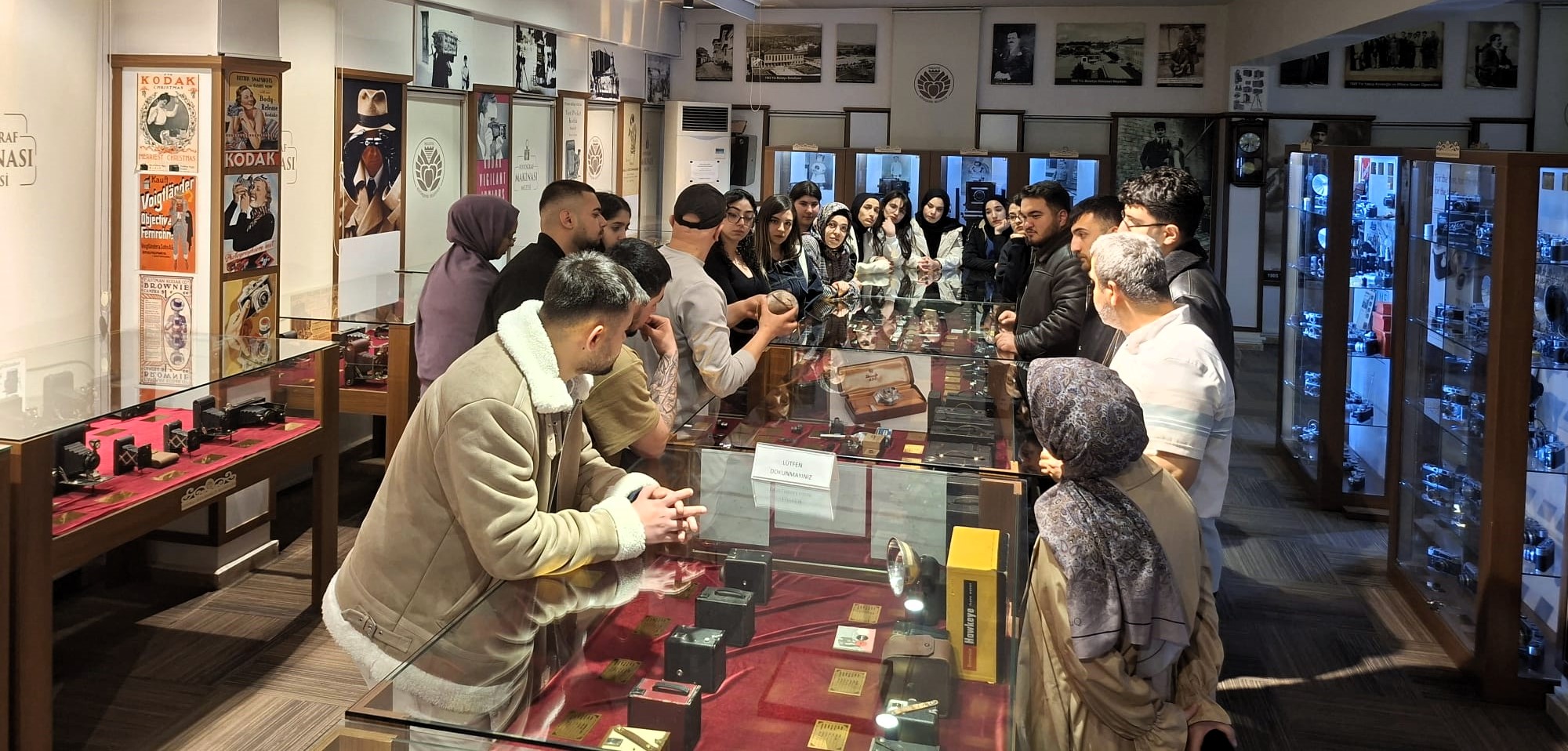 Geçmişten Bugüne Fotoğraf: Gençler Müzede Tarihe Dokundu